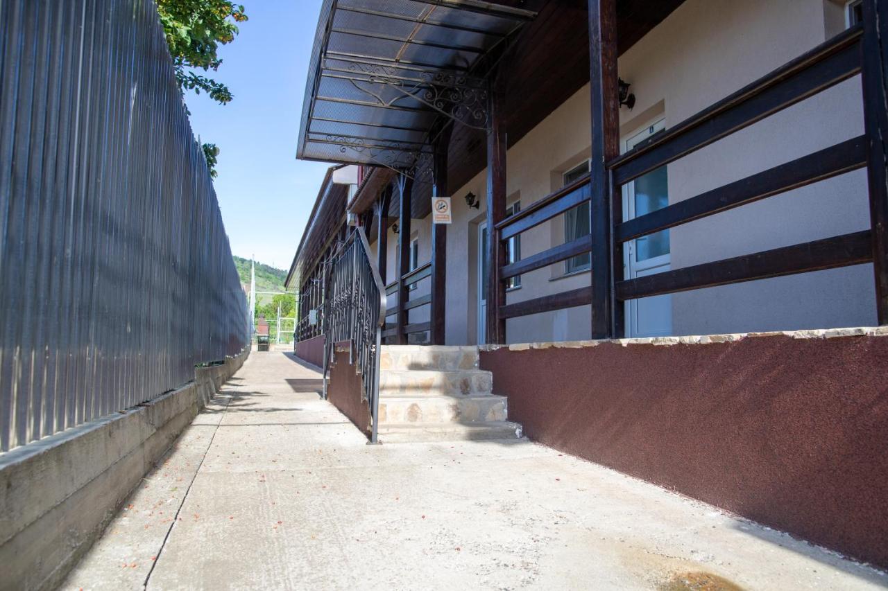 Motel Aris Meridian Piatra Neamţ Exterior foto