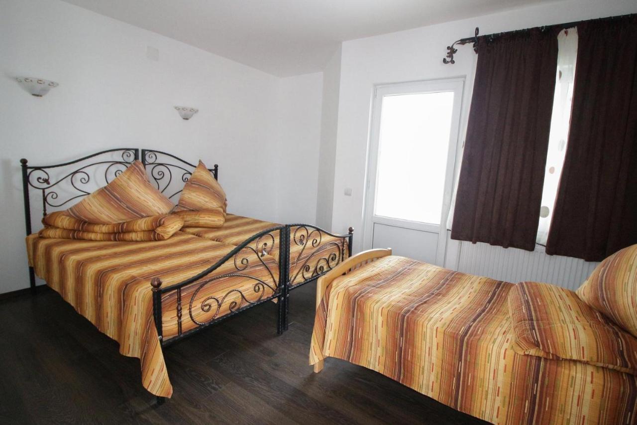 Motel Aris Meridian Piatra Neamţ Zimmer foto