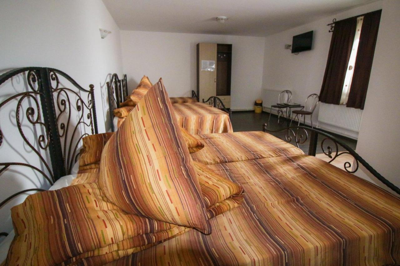 Motel Aris Meridian Piatra Neamţ Exterior foto